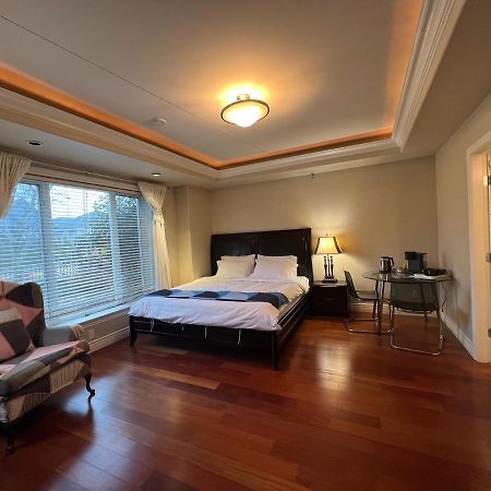 Lucky Suite, Two-Bedroom Suite With Independent Entrance In Richmond Close To Yvr エクステリア 写真