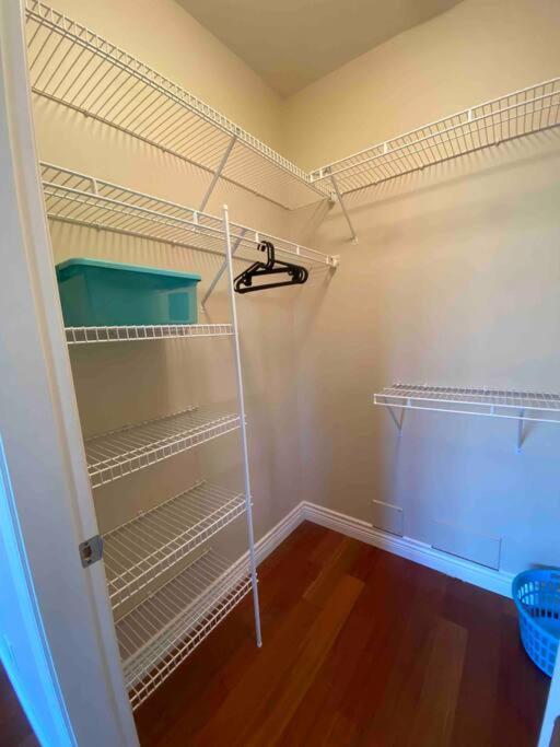 Lucky Suite, Two-Bedroom Suite With Independent Entrance In Richmond Close To Yvr エクステリア 写真