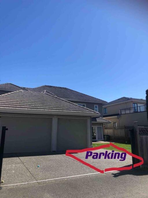 Lucky Suite, Two-Bedroom Suite With Independent Entrance In Richmond Close To Yvr エクステリア 写真