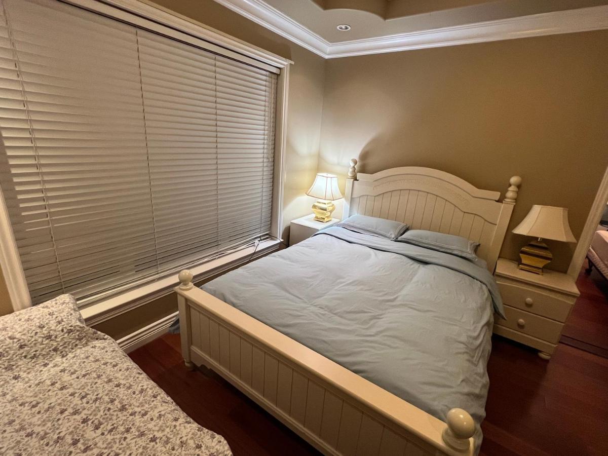 Lucky Suite, Two-Bedroom Suite With Independent Entrance In Richmond Close To Yvr エクステリア 写真