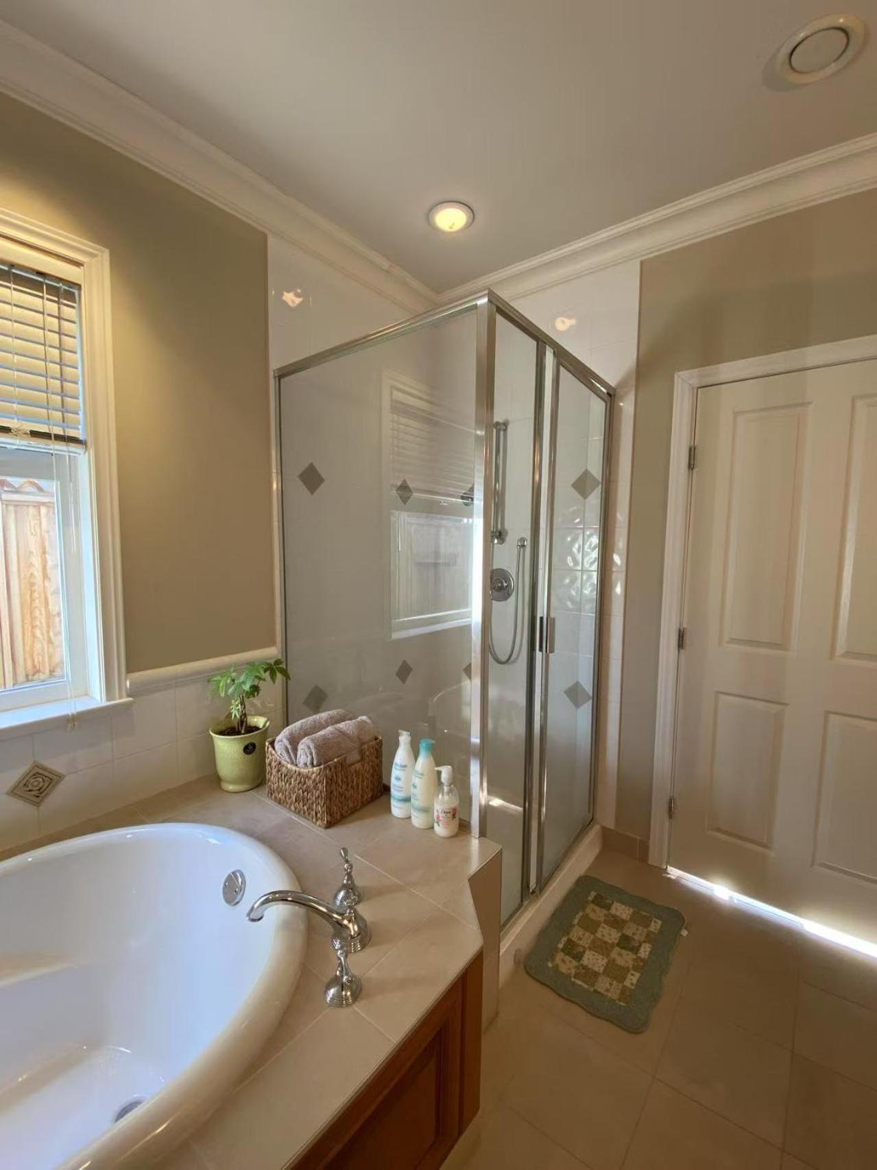 Lucky Suite, Two-Bedroom Suite With Independent Entrance In Richmond Close To Yvr エクステリア 写真